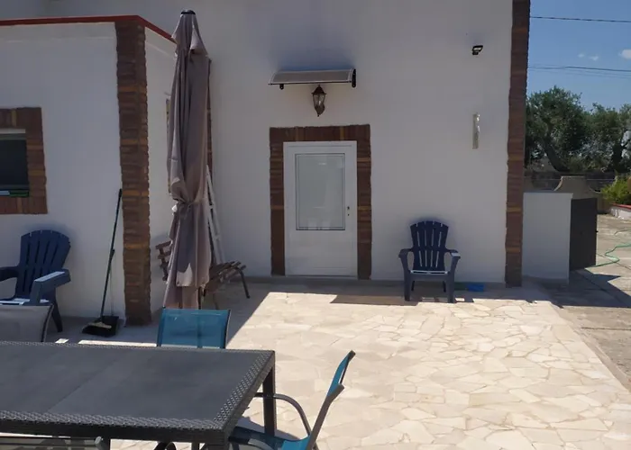 Camilla E Donato Nyaraló *