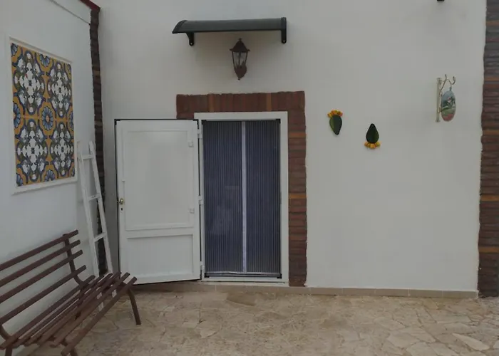 Nyaraló Camilla E Donato *